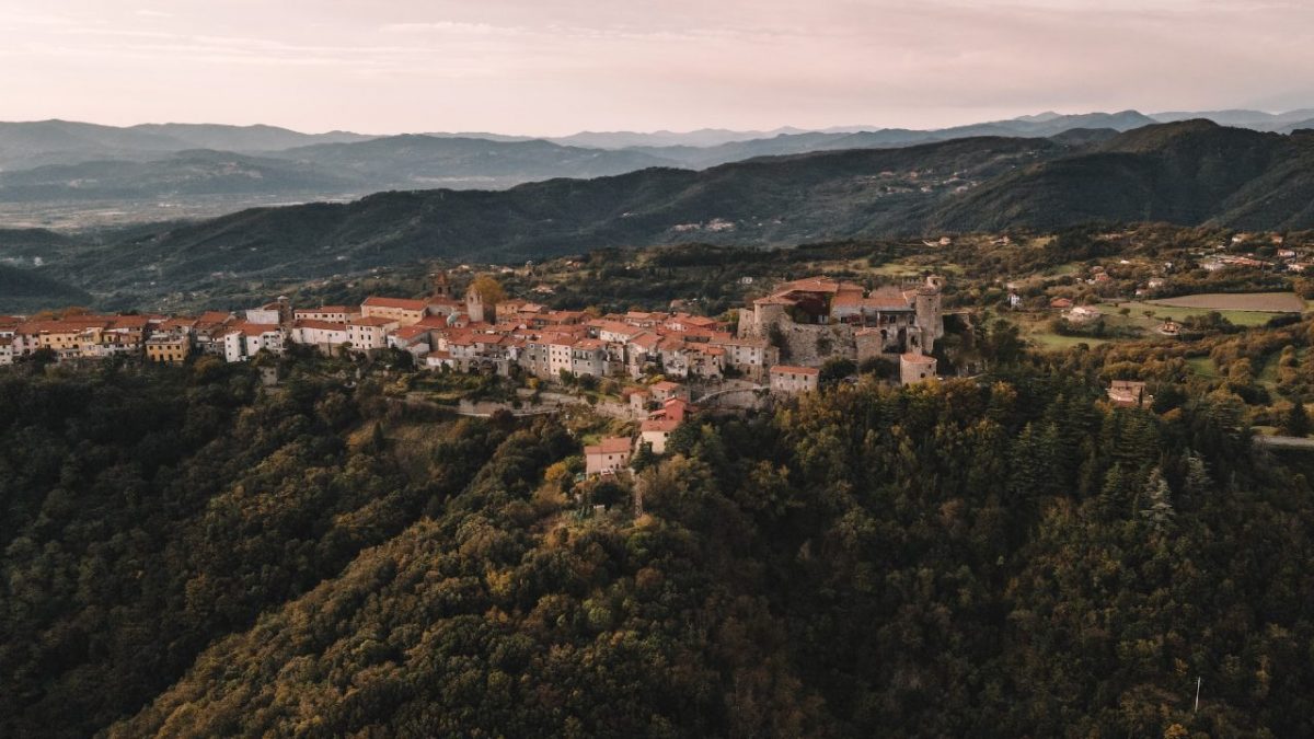 La Top 5 dei Borghi dell’incantevole Lunigiana tra Toscana e Liguria