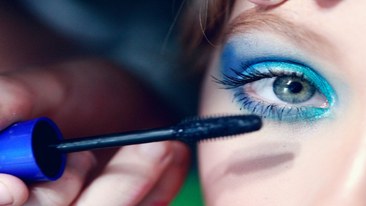 Make Up Occhi Total Blue: 5 trucchi nella nuance più cool del momento
