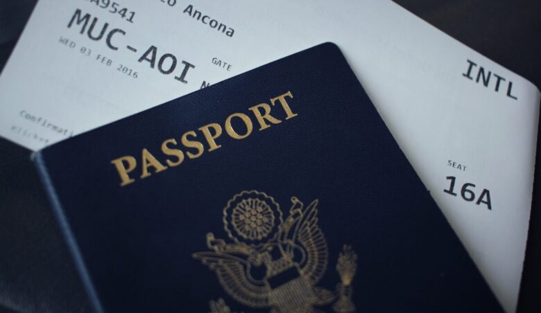 passaporto biglietto aereo