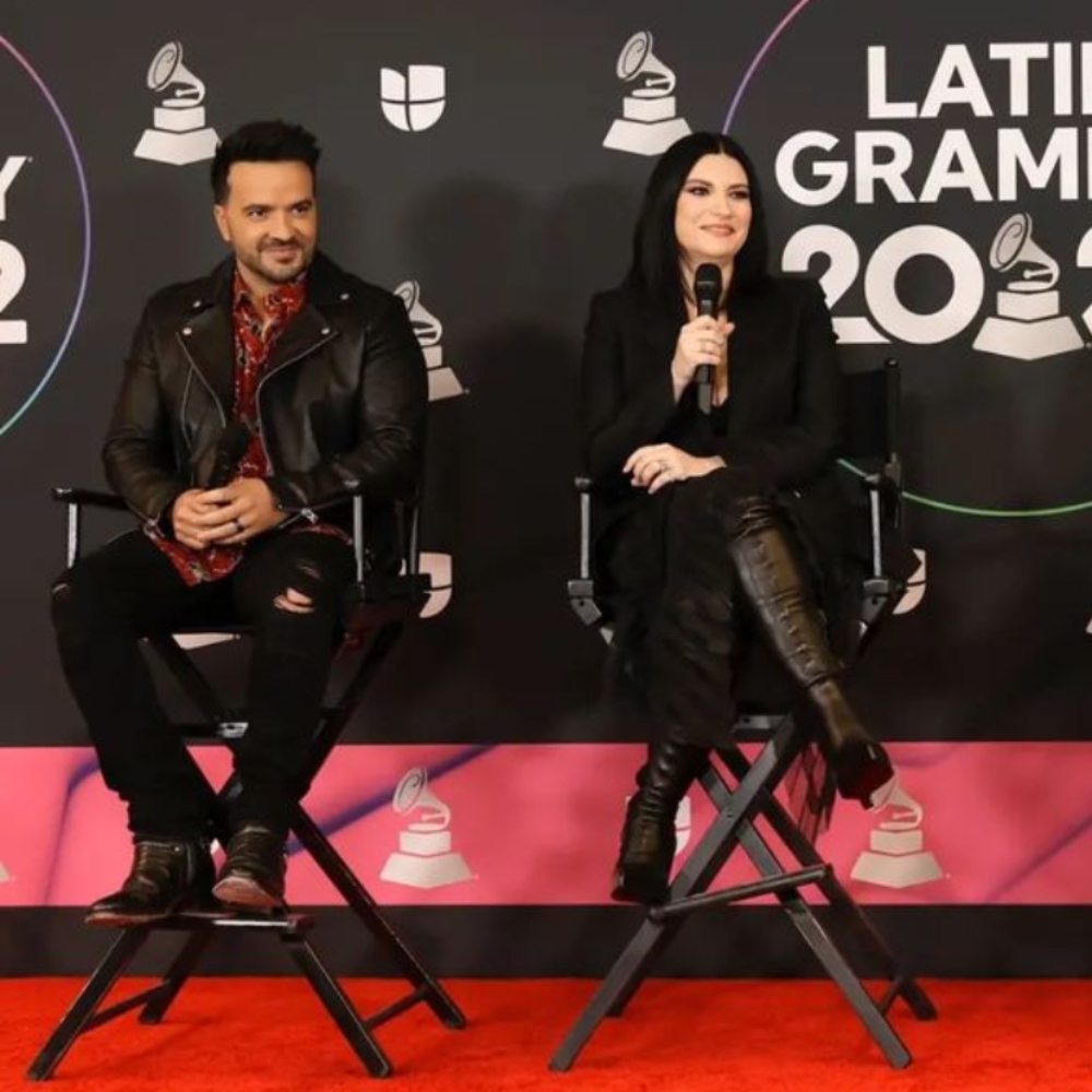 Galleria foto 'Laura Pausini incanta i Latin Grammy Awards 2022 in Givenchy' - foto 2