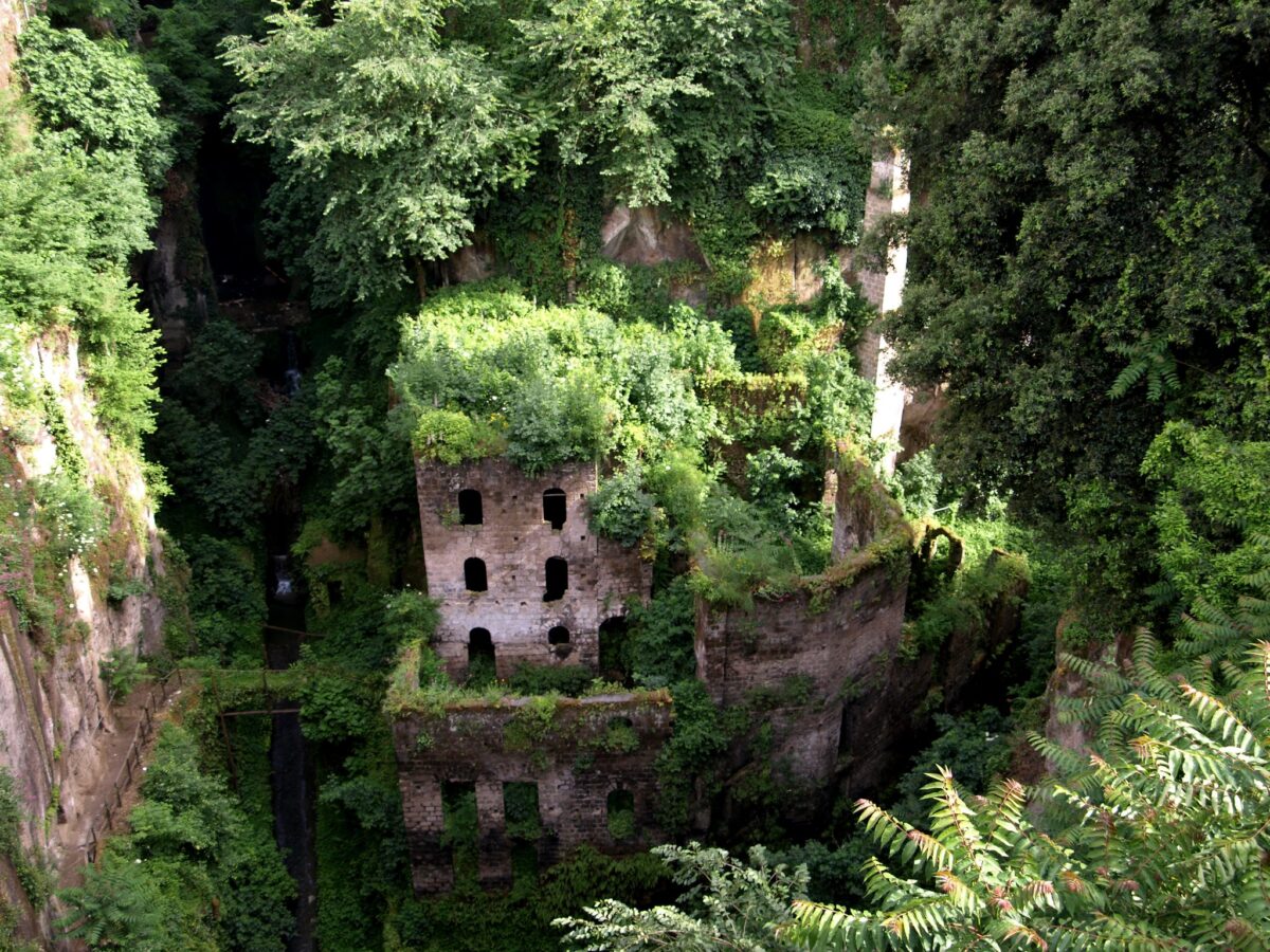 Galleria foto 'Luoghi inediti da visitare in Italia: 5 posti sconosciuti e misteriosi tutti da scoprire!' - foto 3