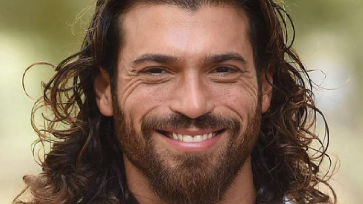 Can Yaman lancia una nuova, lussuosa, collaborazione per Mania!