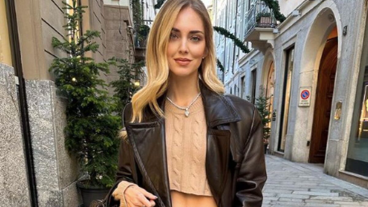 Chiara Ferragni, al parco divertimenti con un look da 10mila euro