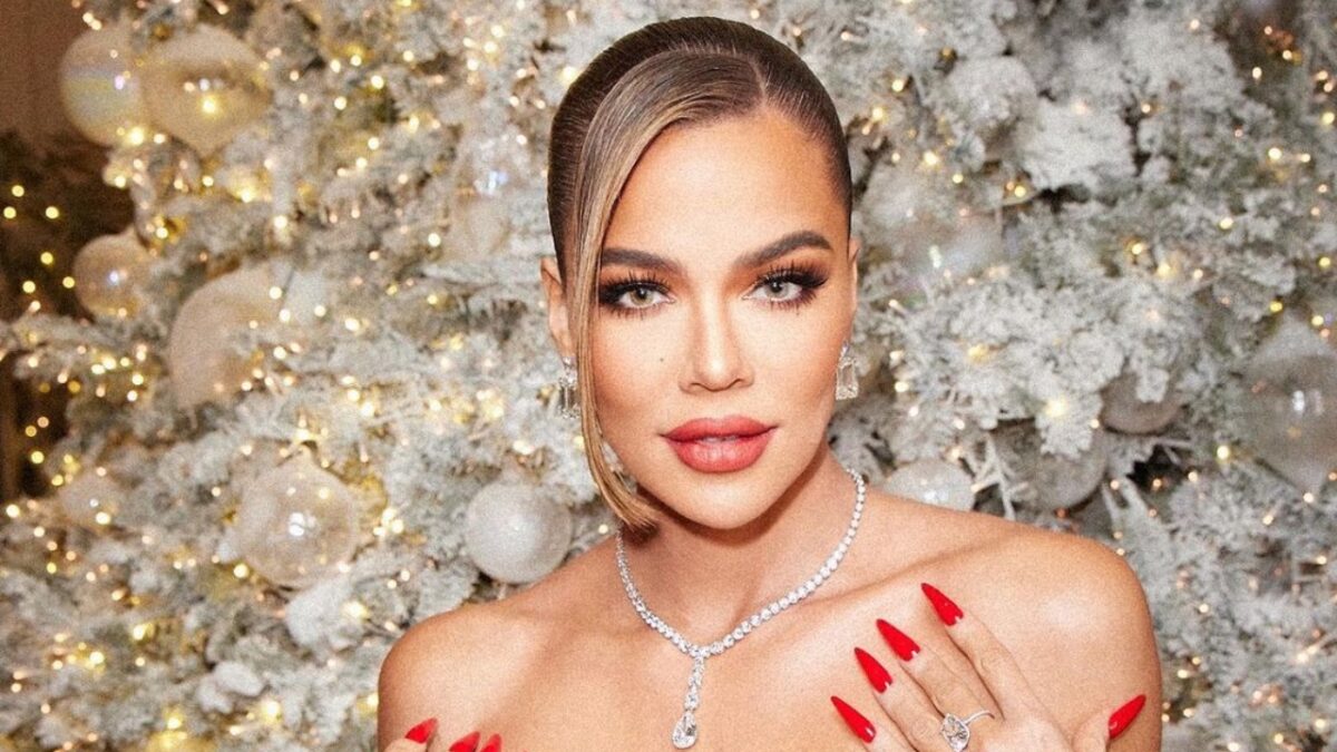 La bizzarra borsa natalizia di Khloé Kardashian costa un capitale!