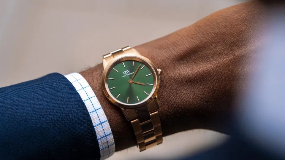 Galleria foto 'Orologi low cost: 4 meravigliosi segnatempo per Lui a meno di 300 euro!' - foto 2