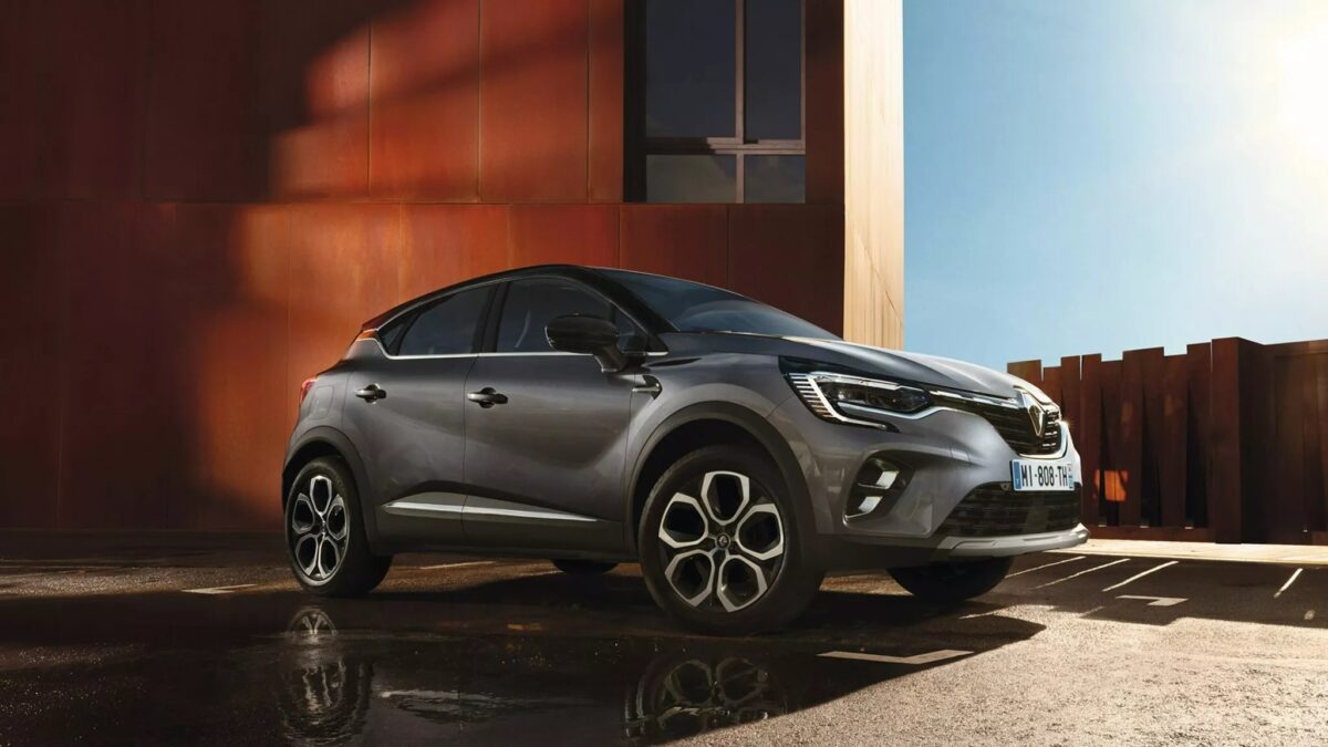 Galleria foto 'Captur vs Juke, la Sfida dei Compact SUV!' - foto 2