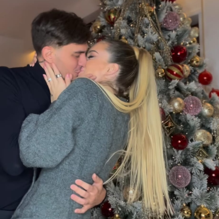 Galleria foto 'Sophie Codegoni e Alessandro Basciano non badano a spese. Il Natale è di Lusso!' - foto 2