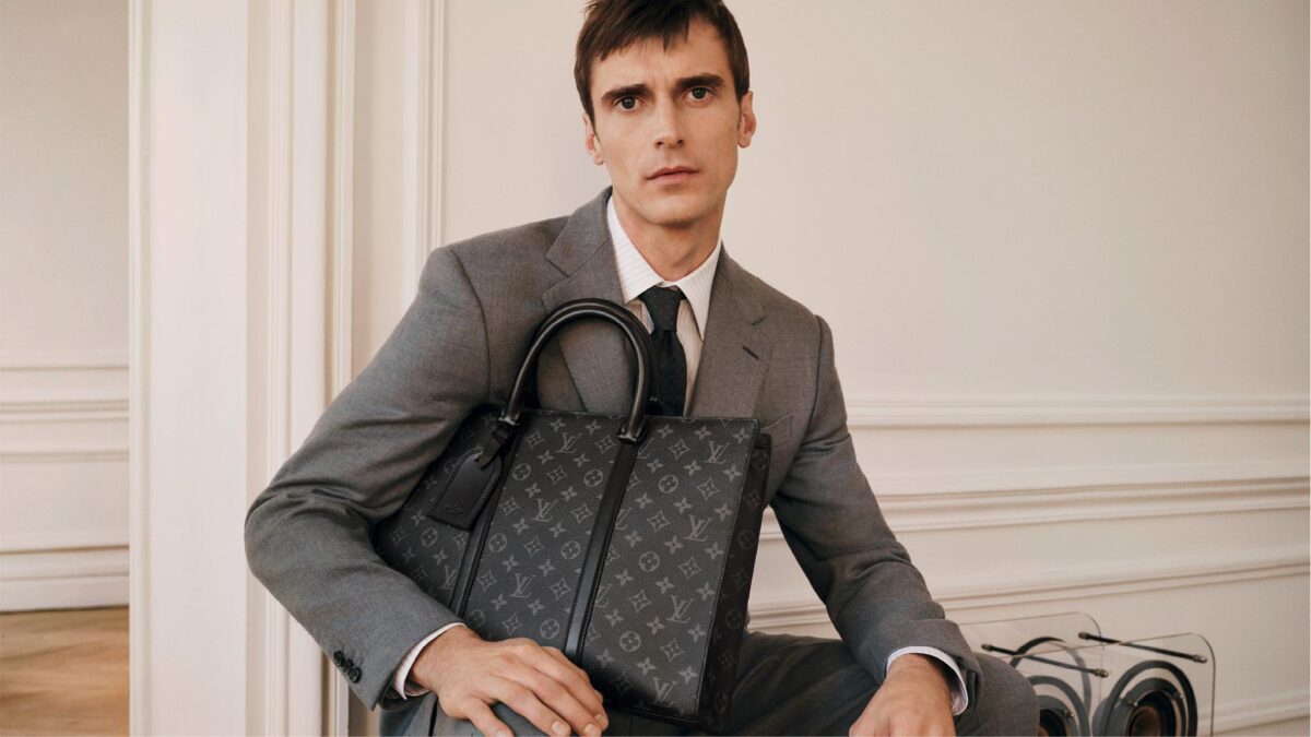 Louis Vuitton e Marc Newson: una nuova collezione di valigie  Louis vuitton  mens bag, Louis vuitton men, Louis vuitton handbags