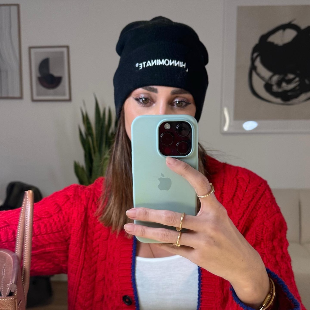 Galleria foto 'Belen Rodriguez, cifra da capogiro per gli anelli a forma di chiodo!' - foto 2