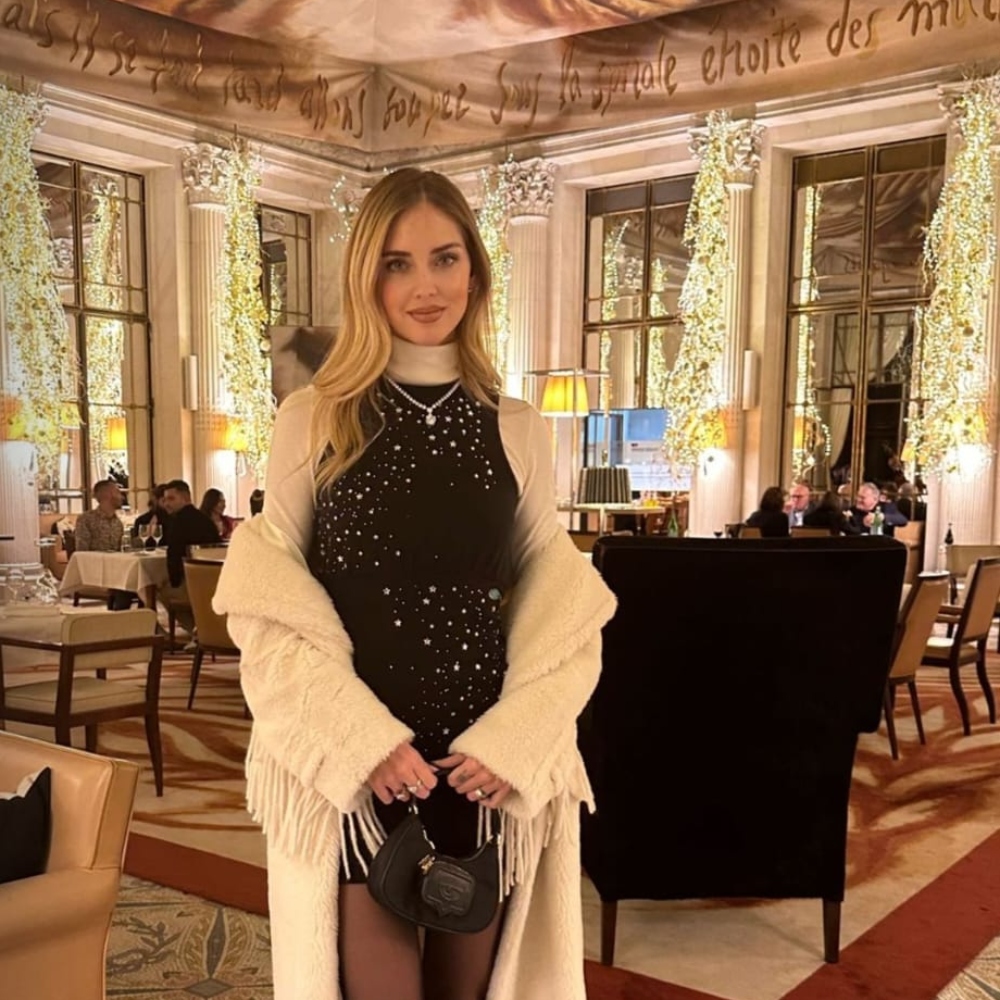 Galleria foto 'Chiara Ferragni a Parigi sceglie un hotel Deluxe con vista sulla Tour Eiffel!' - foto 2