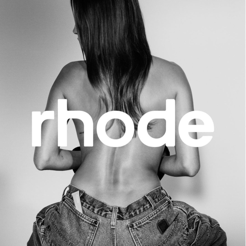 Galleria foto 'Rhode, la Skincare dei miracoli firmata Hailey Bieber: introiti a 8 cifre e 700.000 in lista d’attesa!' - foto 2