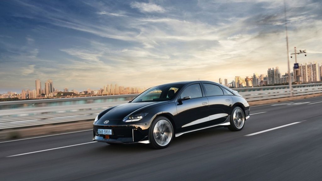 Galleria foto 'Hyundai Ioniq 6 vs Tesla Model 3, la sfida delle Berline EV!' - foto 1