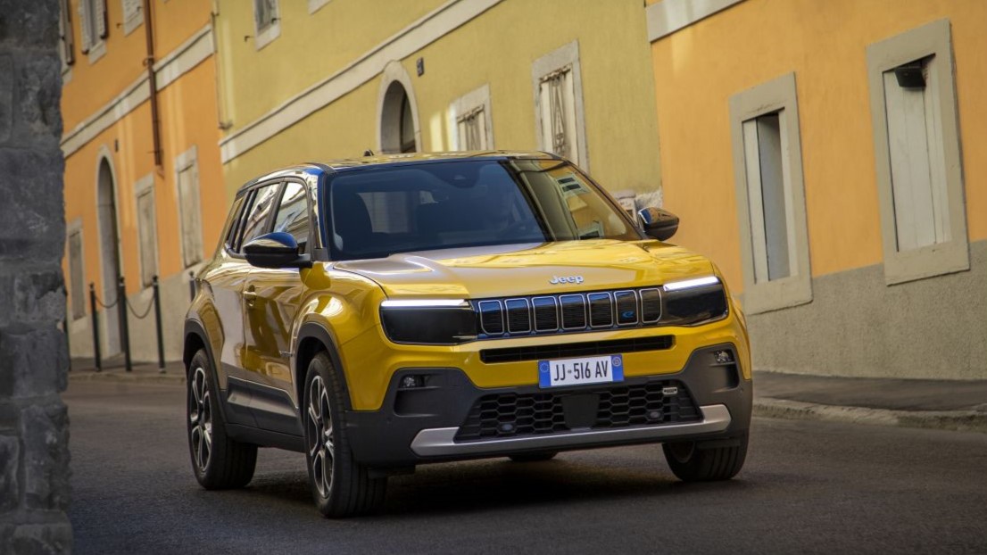 Galleria foto 'Jeep, boom di prenotazioni per il nuovo SUV elettrico. Tutti vogliono Avenger!' - foto 1