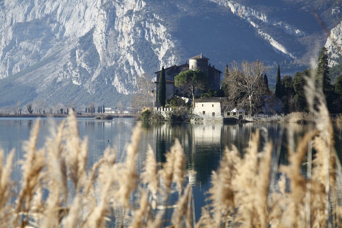 Laghi italiani d'inverno lago di toblino