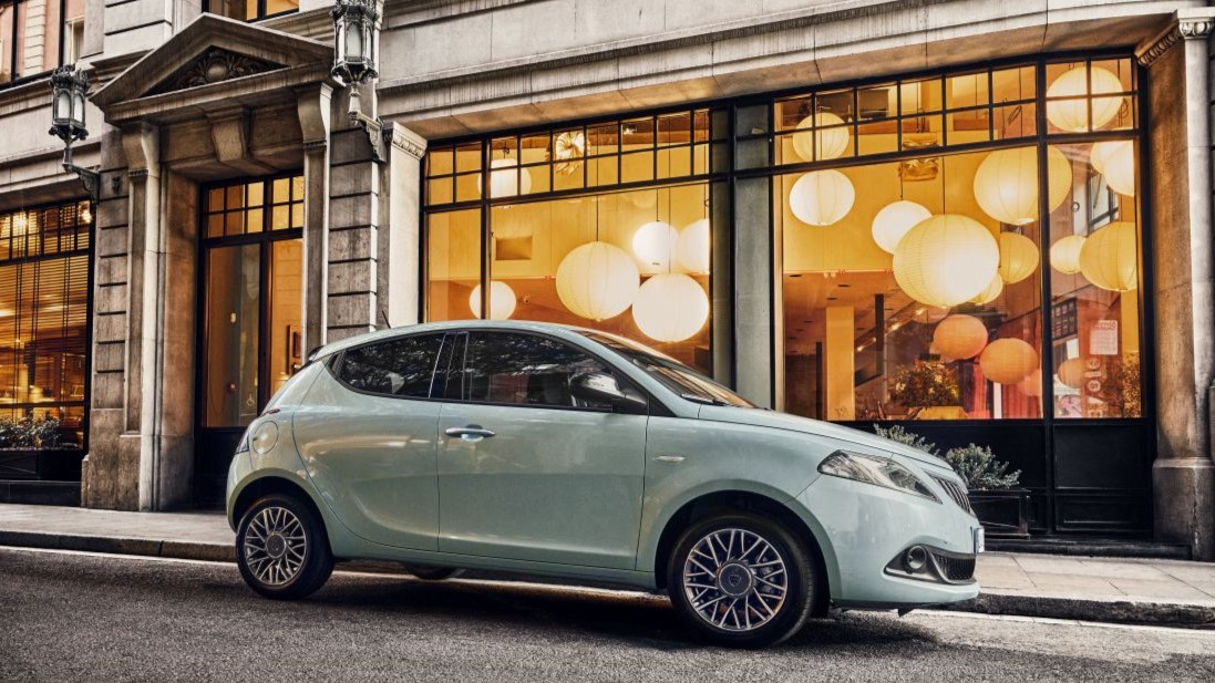 Lancia Ypsilon si rinnova per il 2023: 3 novità tra eleganza e funzionalità