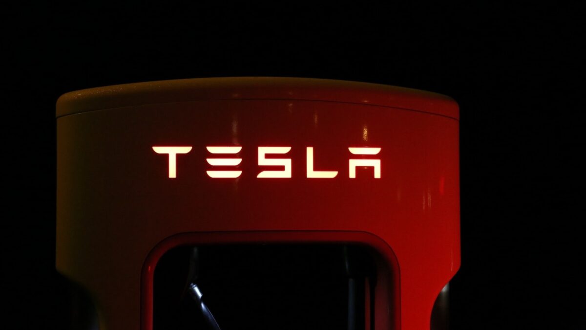 Tesla abbassa i Prezzi: Elon Musk decide un Taglio ai Listini, ecco perchè…