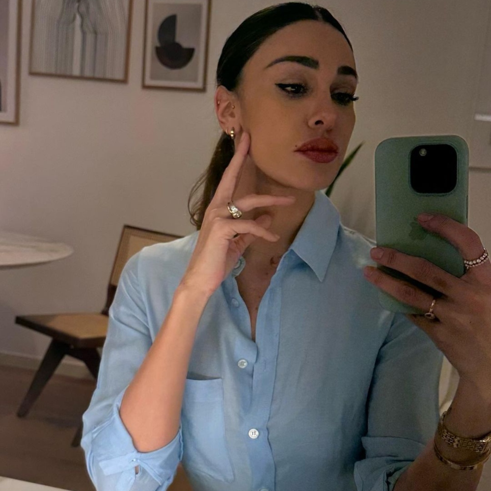 Galleria foto 'Belen Rodriguez ama il lusso: Ecco quanto costa il suo nuovo orologio di Cartier…' - foto 3