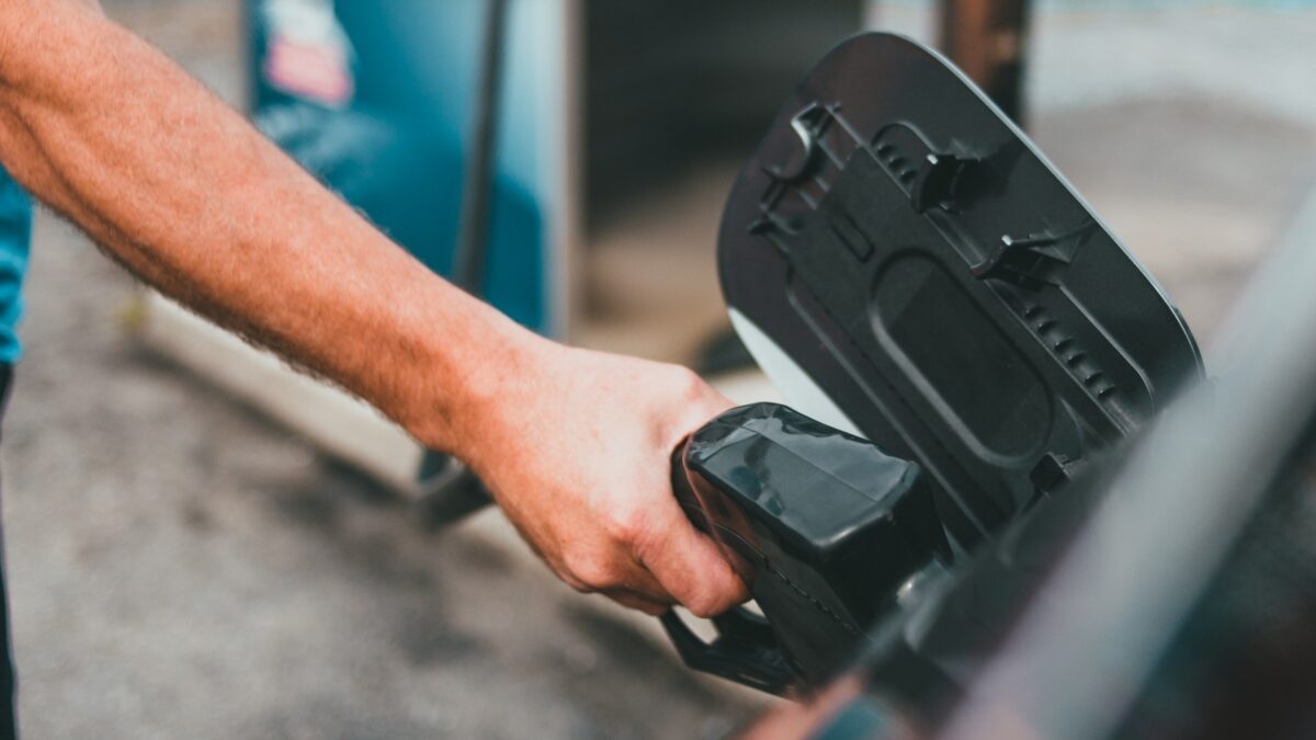 Galleria foto 'Fare Benzina all’alba fa Risparmiare. Una scoperta strabiliante, provare per credere!' - foto 1