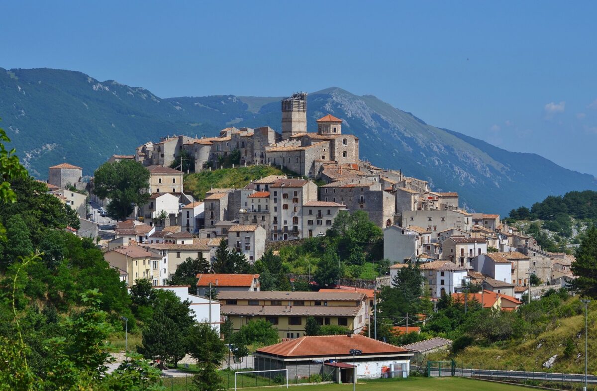 borghi d'abruzzo castel del monte