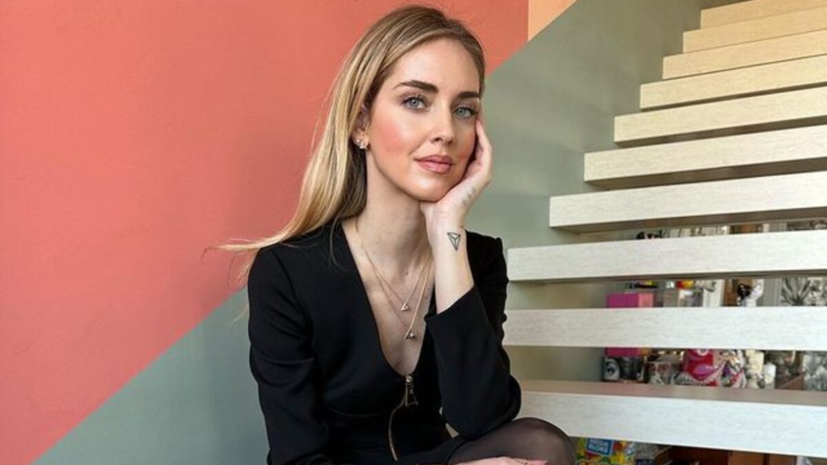 Chiara Ferragni in total look firmato Louis Vuitton: i gioielli che indossa costano una fortuna!