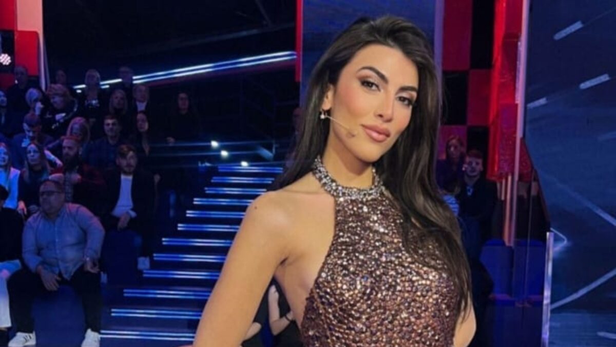 Giulia Salemi al GF Vip, il minidress tempestato di strass costa una fortuna!