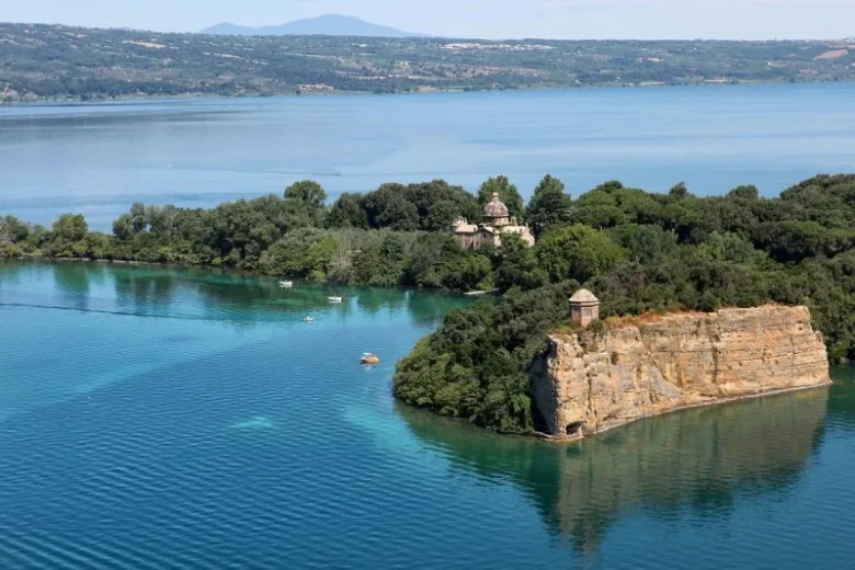 Isola Martana, Lago di Bolsena