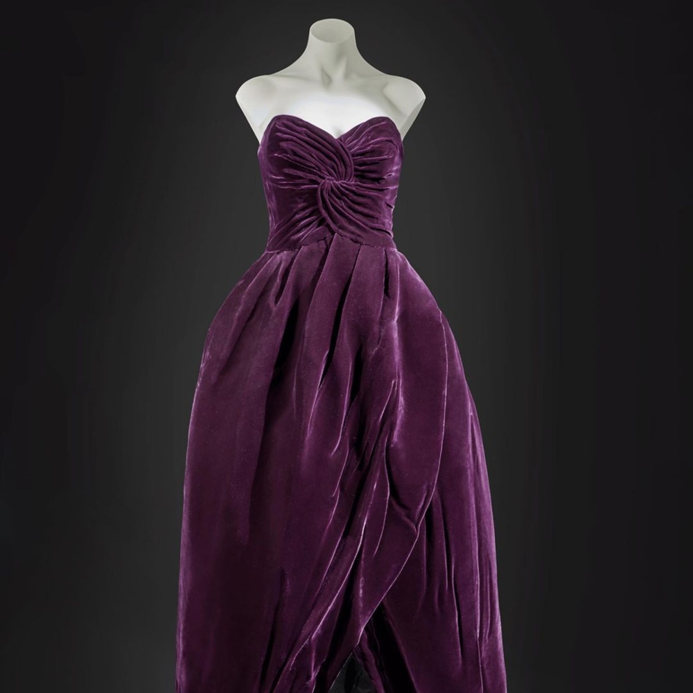 Galleria foto 'Lady Diana, all’asta il regale abito di velluto dal valore stratosferico' - foto 3