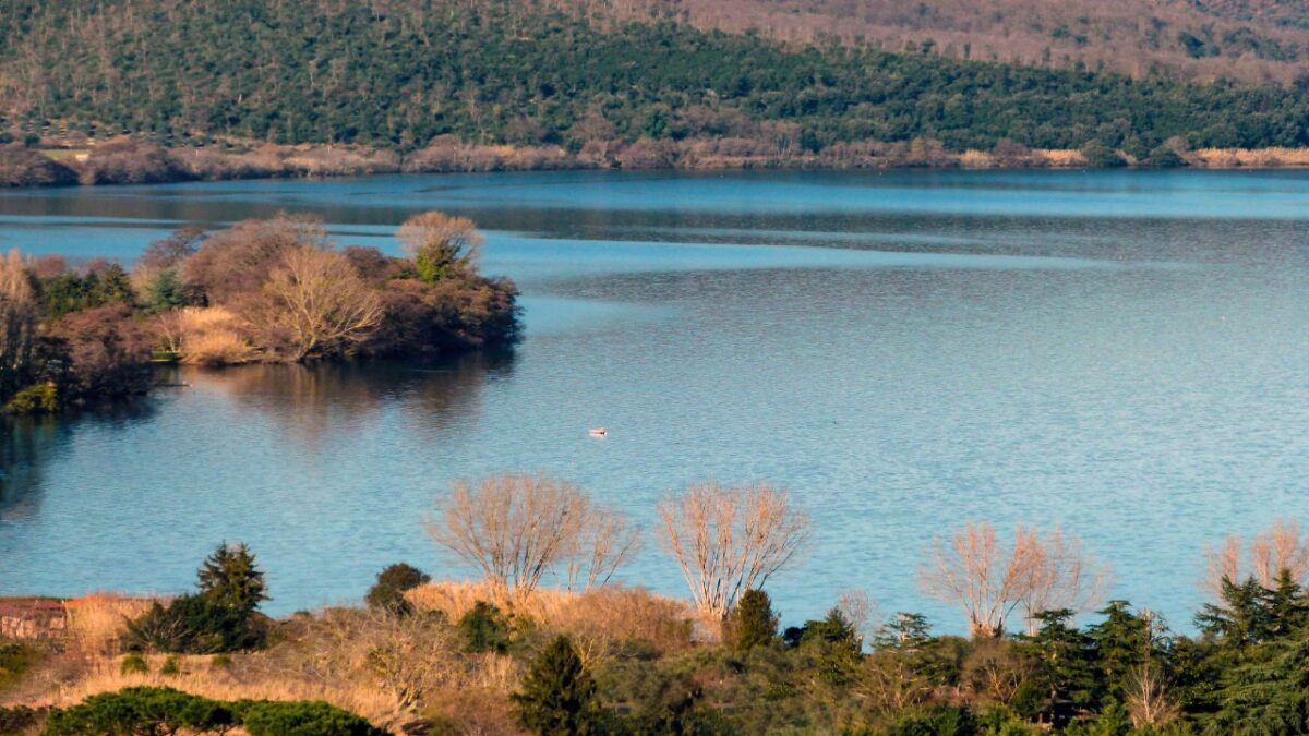 Lago di Bracciano, ecco cosa vedere: 5 imperdibili attrazioni!