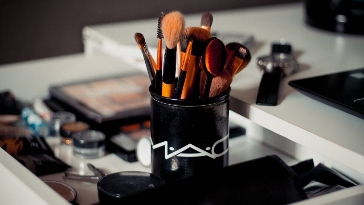 MAC: 7 prodotti Make up da acquistare assolutamente in Saldo!