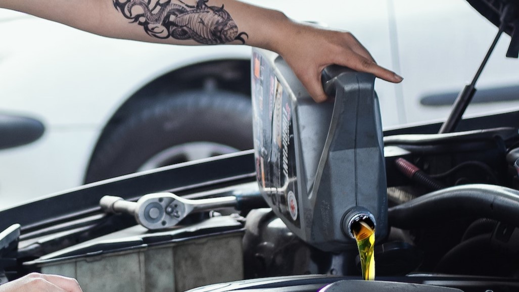 Galleria foto 'Manutenzione Auto, cambio Olio motore: a cosa serve e ogni quanto farlo…' - foto 1