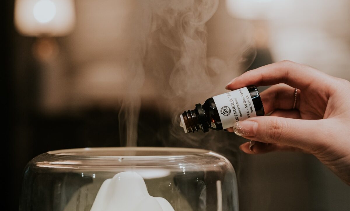 Galleria foto 'Oli Essenziali per Profumare la Casa: 5 Fragranze, tutte le proprietà e una Ricetta imperdibile' - foto 4