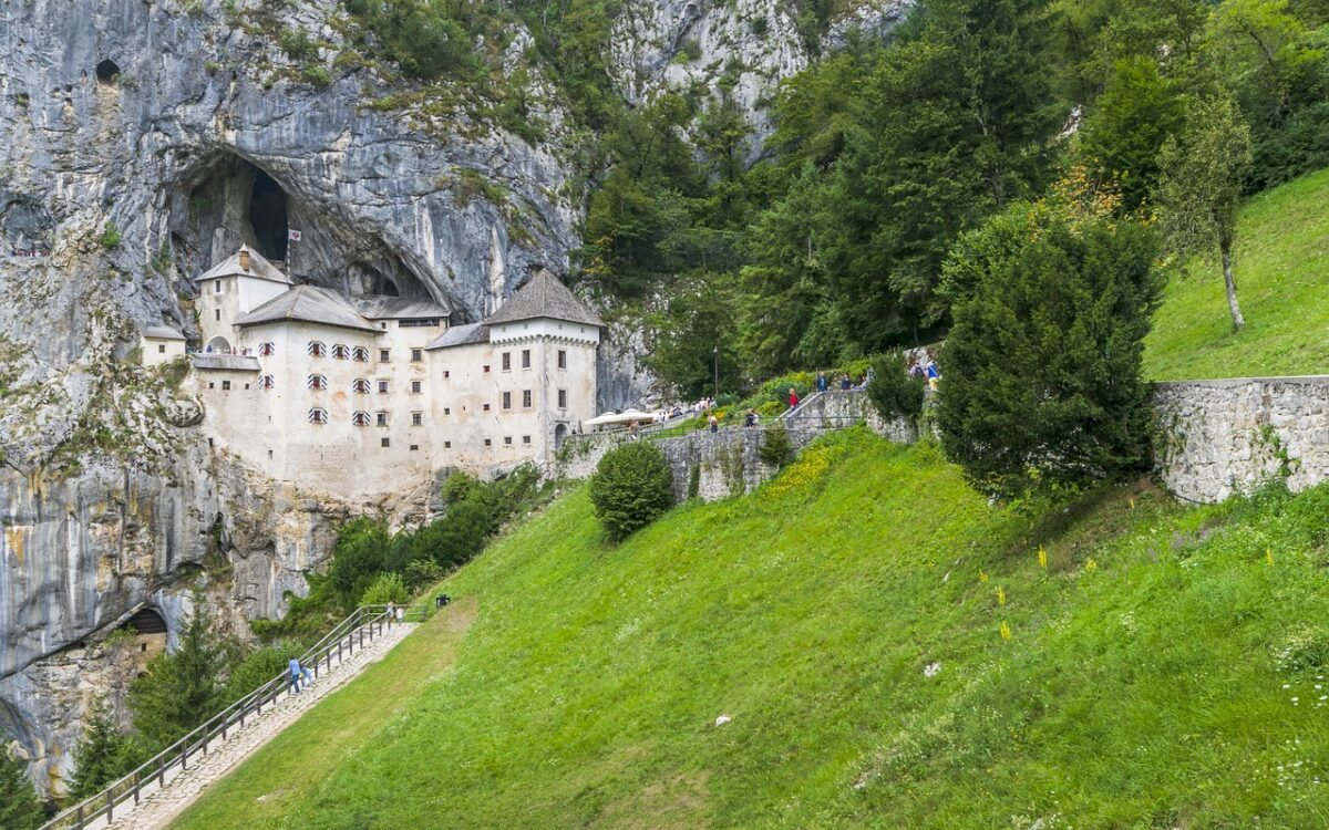 predjama-castle viaggio in slovenia