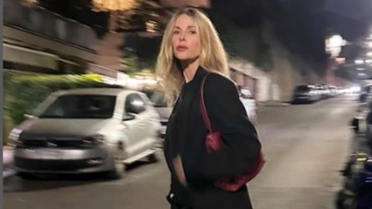 Alessia Marcuzzi incanta il pubblico a C’è Posta per te: il look griffato costa una fortuna!