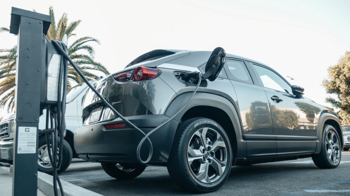 Galleria foto 'Auto Elettriche, 4 buone ragioni per cui conviene Noleggiarle…' - foto 2