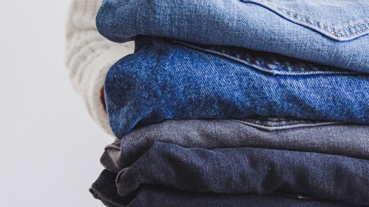 Come indossare i Jeans di Sera: 3 abbinamenti Top-Scarpe per un look da urlo!