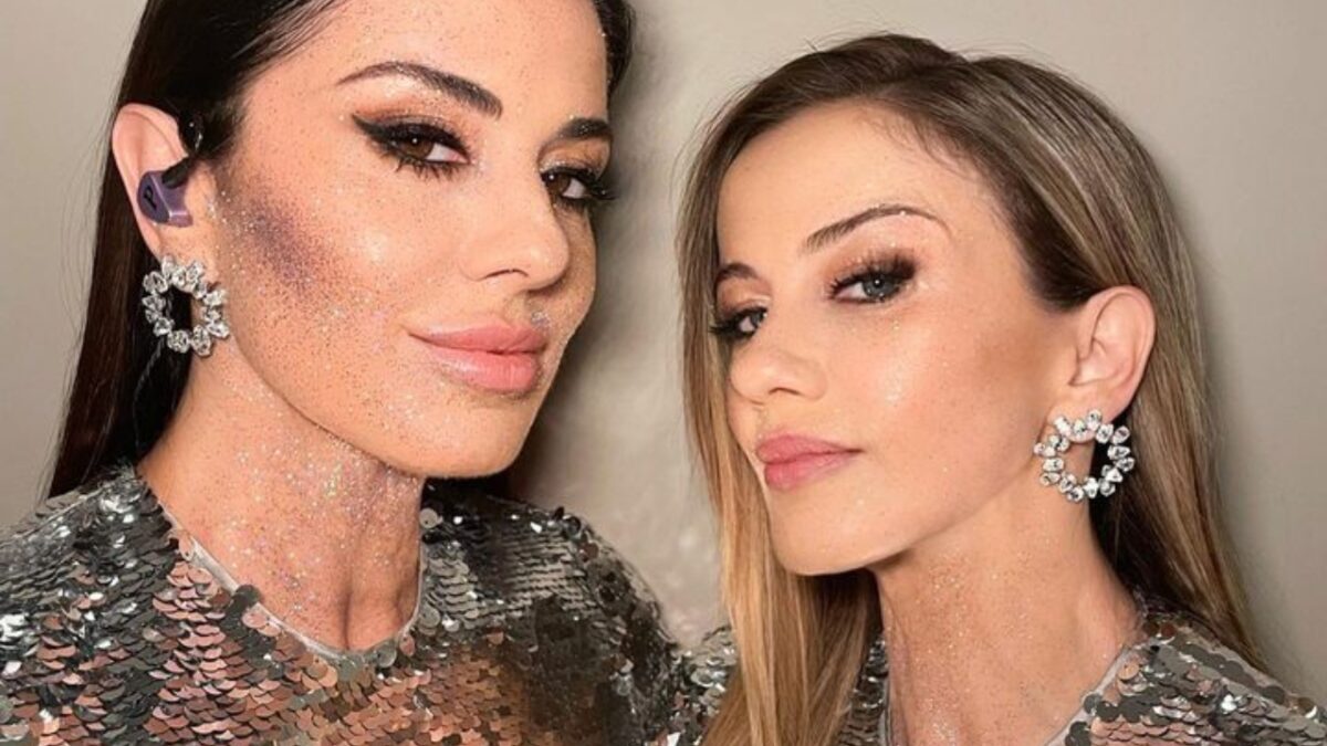 Paola e Chiara, il look anni 2000 firmato Dolce&Gabbana costa una fortuna ma non convince!