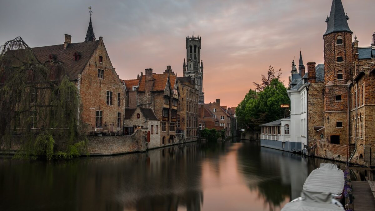 Weekend di Coppia a Bruges: 5 cose da fare e vedere nella romantica città belga