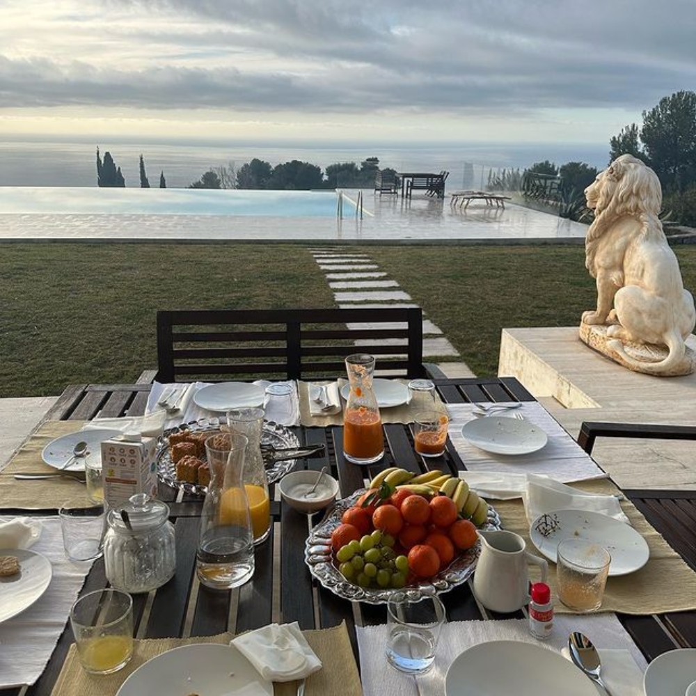 Galleria foto 'Festival di Sanremo, Chiara Ferragni alloggia in una mega villa da sogno che costa 6000 euro al giorno!' - foto 2