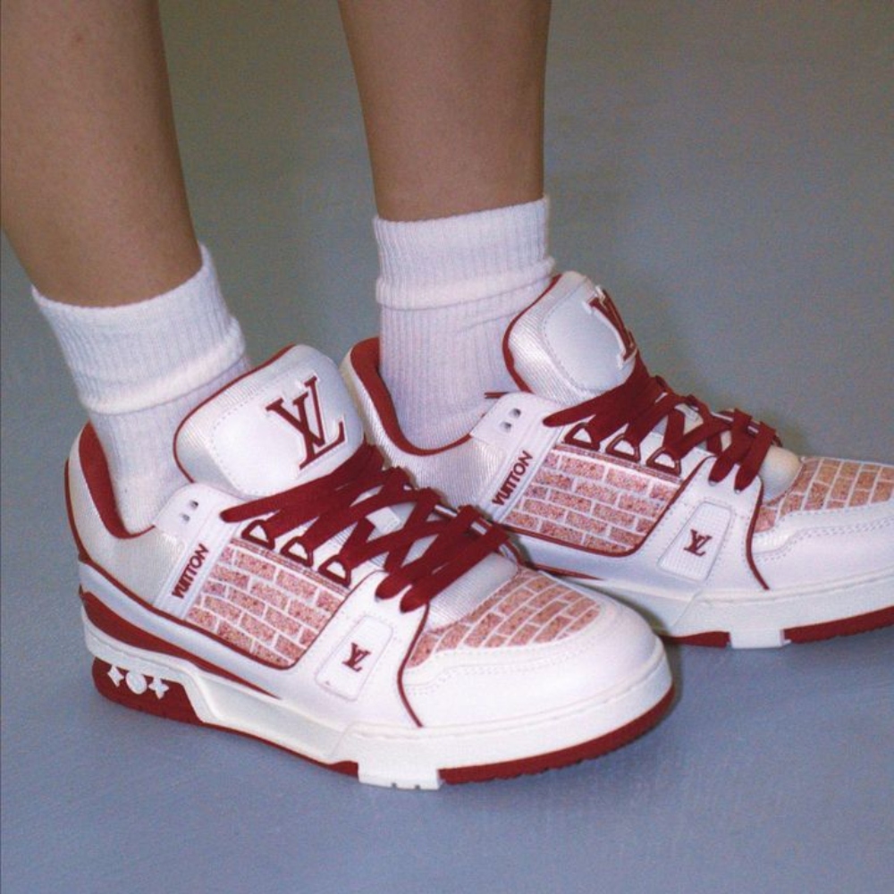 Galleria foto 'Milano Fashion Week, Chiara Ferragni con le esclusive sneakers in edizione limitata di Louis Vuitton' - foto 2