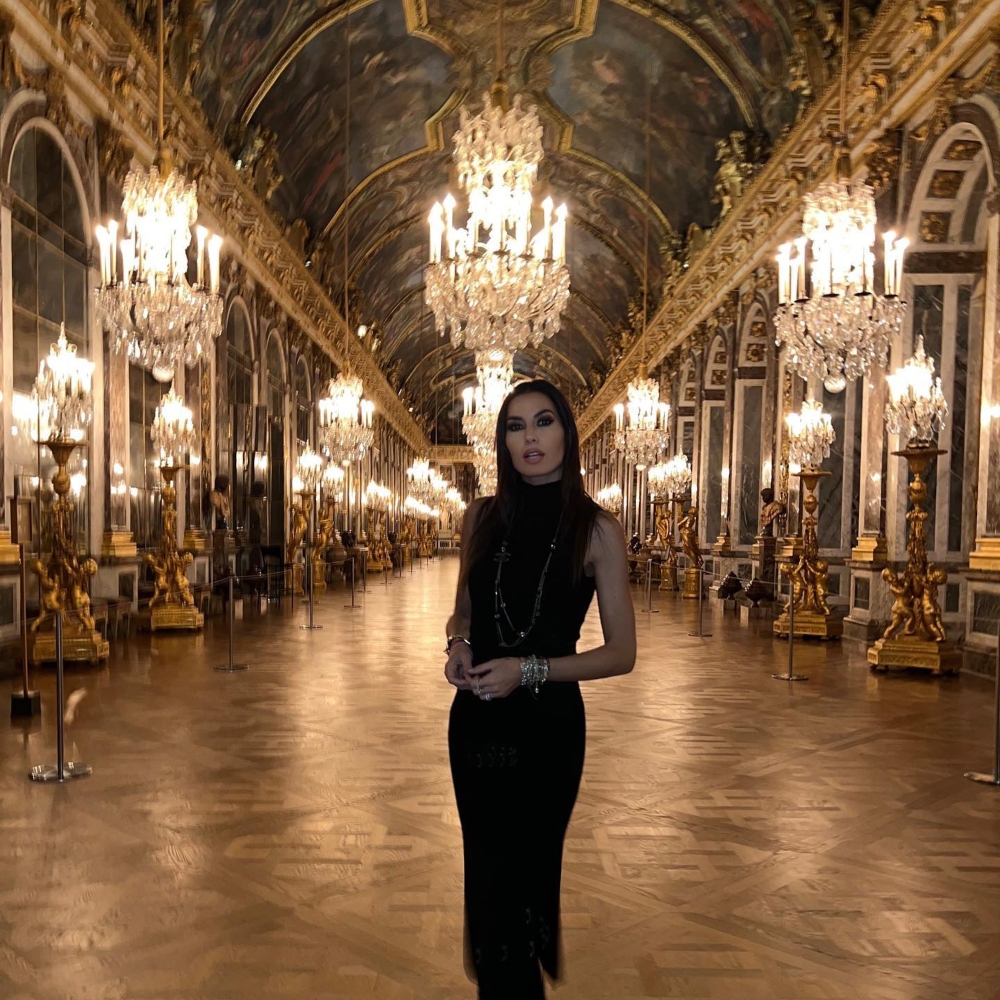 Galleria foto 'Elisabetta Gregoraci, San Valentino all’insegna del Lusso tra hotel esclusivi e abiti griffati!' - foto 1