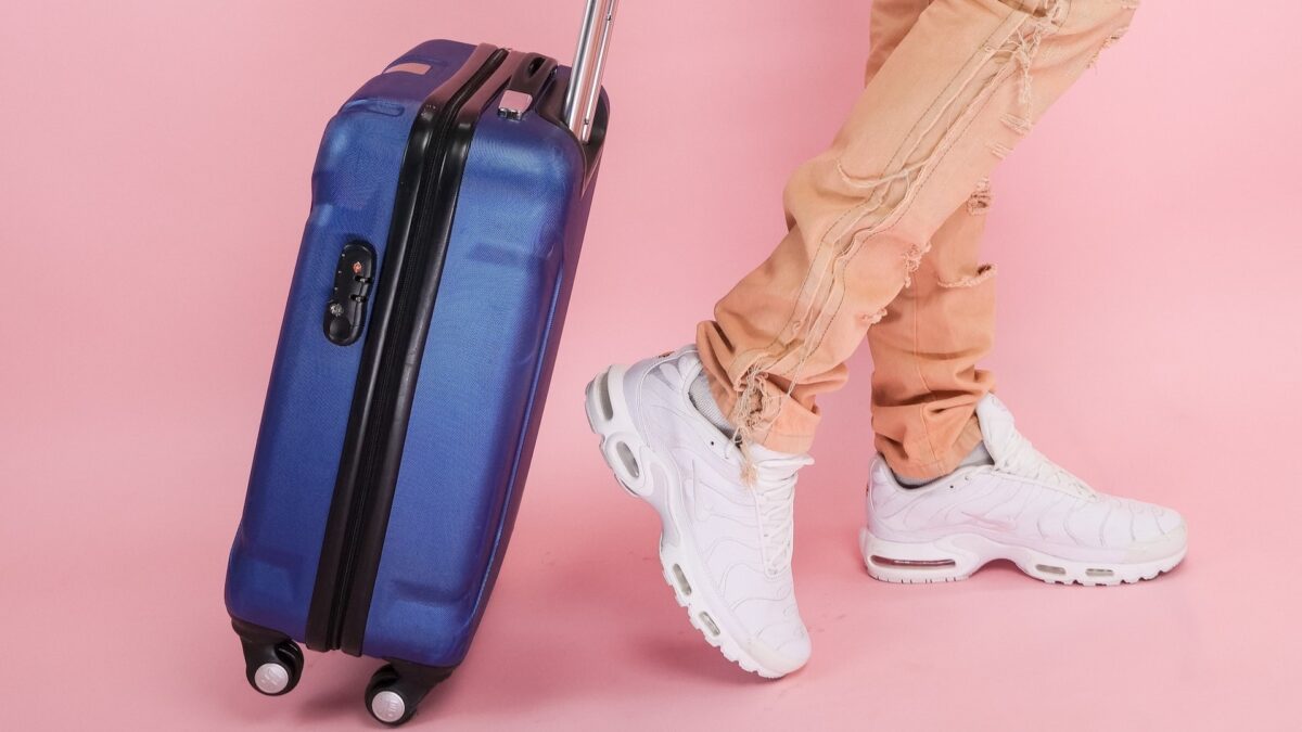 Galleria foto 'Come scegliere le scarpe giuste per viaggiare comodi: 4 consigli da non perdere!' - foto 2