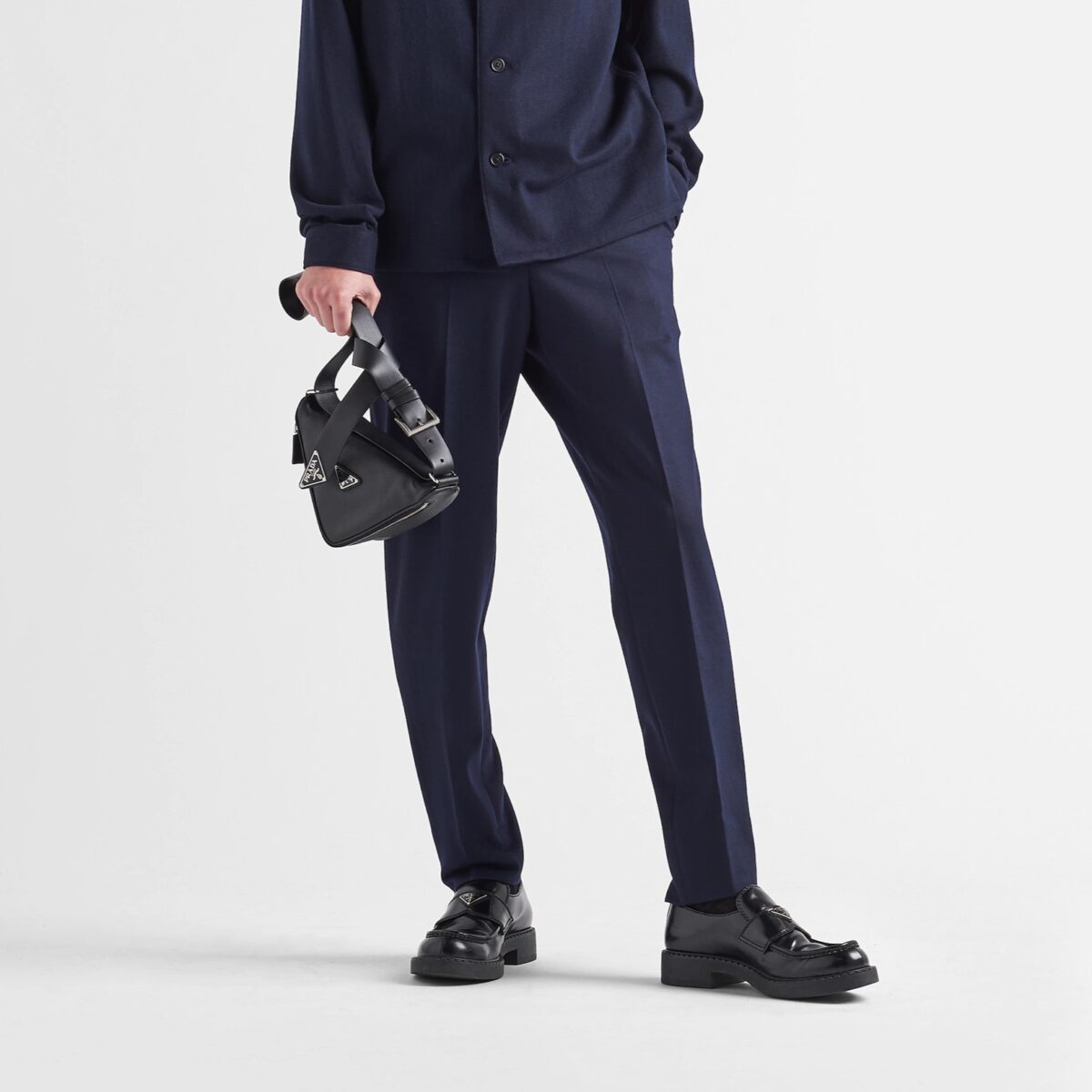 Galleria foto 'L’outfit giusto per San Valentino: 5 Capi e Accessori per far colpo su di Lei' - foto 3