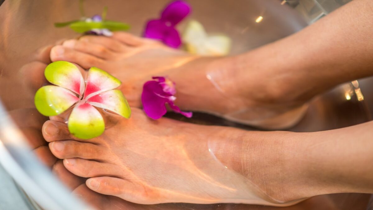 Piedi a prova di sandalo: la pedicure giusta per prepararti all’Estate