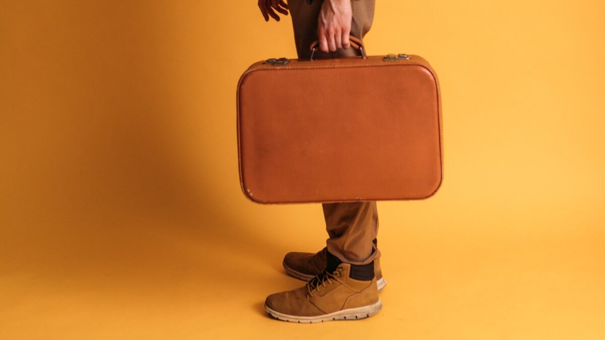 Galleria foto 'Come scegliere le scarpe giuste per viaggiare comodi: 4 consigli da non perdere!' - foto 1