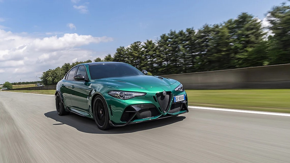 Galleria foto 'Alfa Romeo Giulia GTA vs BMW M3 CS, la sfida delle Super Berline!' - foto 4