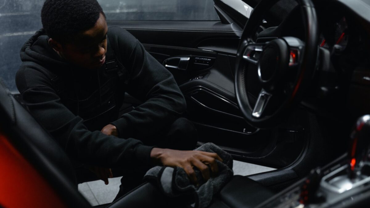 Galleria foto 'Car Detailing, 8 Prodotti per far Brillare la tua Auto. Lavaggio fai da te!' - foto 1