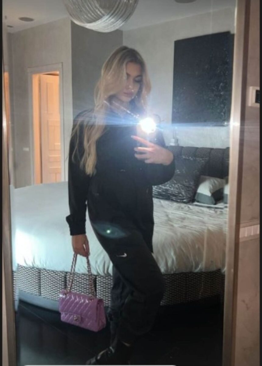 Galleria foto 'Chanel Totti, look Casual con accessori griffatissimi. Il costo sfiora i 10 Mila euro!' - foto 1