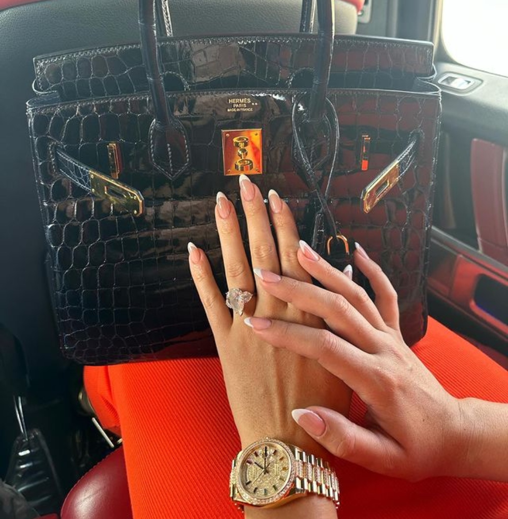 Galleria foto 'Georgina Rodriguez non bada a spese: l’outfit a sei cifre lascia di stucco!' - foto 1