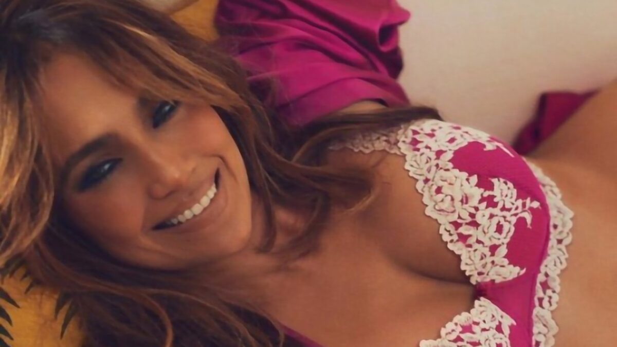 Jennifer Lopez per Intimissimi, la nuova testimonial ha un corpo da urlo!