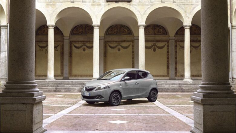 Lancia-Ypsilon-Vs-Renault